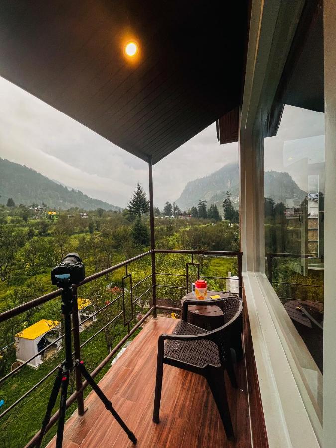 Apple Flower With Balcony And Mountain View มะนาลี ภายนอก รูปภาพ